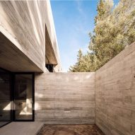 Frame House in Portugal by Pedro Domingos Arquitectos