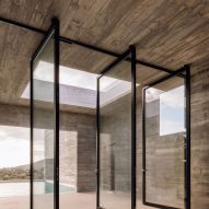 Frame House in Portugal by Pedro Domingos Arquitectos