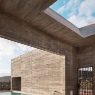 Frame House in Portugal by Pedro Domingos Arquitectos