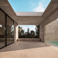Frame House in Portugal by Pedro Domingos Arquitectos