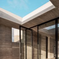Frame House in Portugal by Pedro Domingos Arquitectos