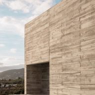 Frame House in Portugal by Pedro Domingos Arquitectos