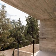 Frame House in Portugal by Pedro Domingos Arquitectos