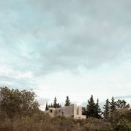 Frame House in Portugal by Pedro Domingos Arquitectos