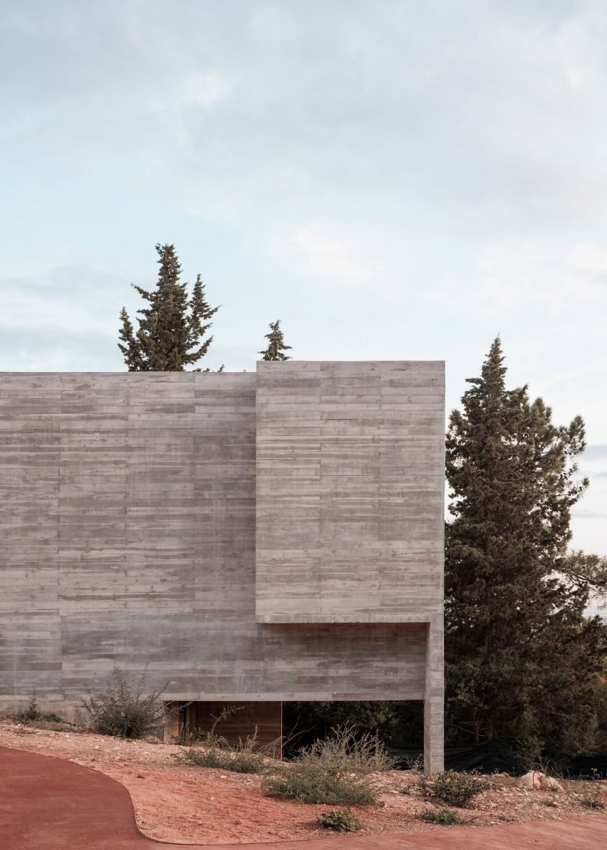 Board-marked concrete house in Portugal