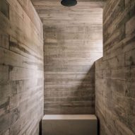 Frame House in Portugal by Pedro Domingos Arquitectos