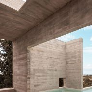 Frame House in Portugal by Pedro Domingos Arquitectos