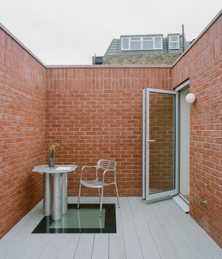 Courtyard space within Lode home in London
