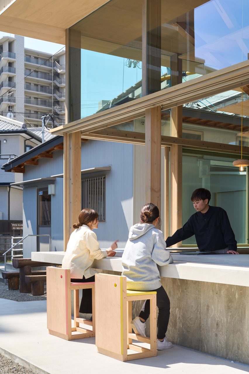 Counter of Umedacho Community Centre by OHArchitecture