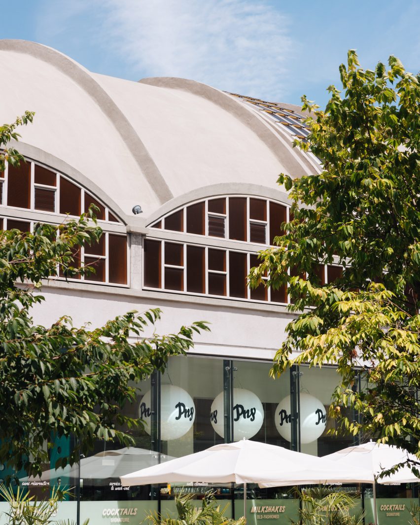 curved roof