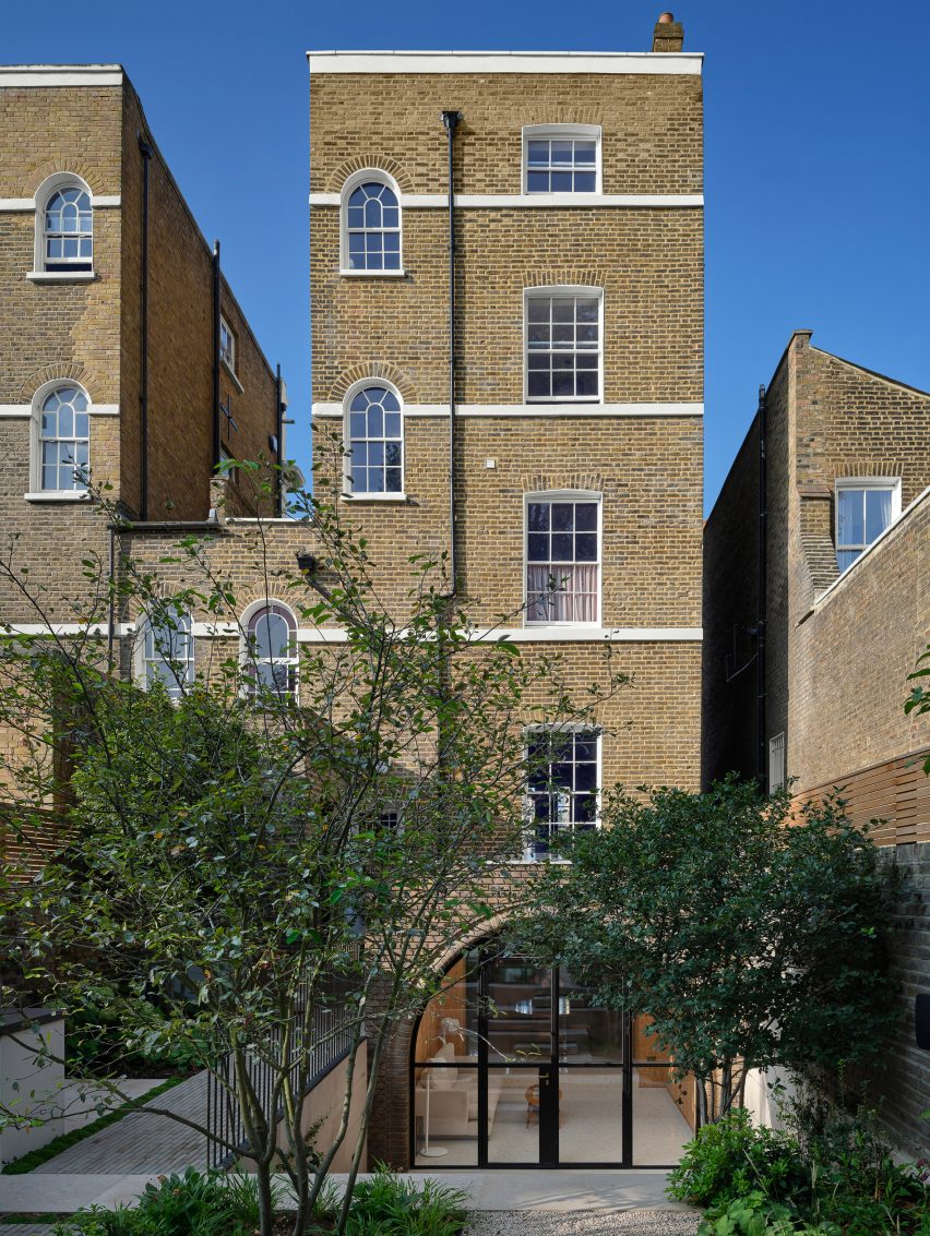 Exterior of Segmental House by Dominic McKenzie Architects