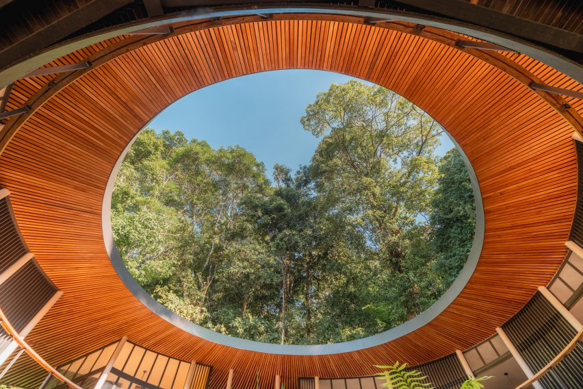 Ring-shaped house by Studio Saxe