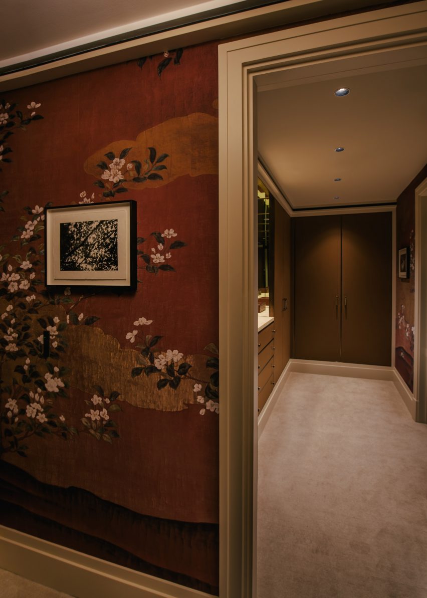 Handpainted silk wallpaper decorated with floers