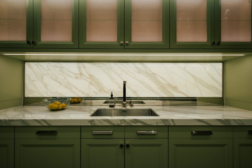 Green and marble kitchen