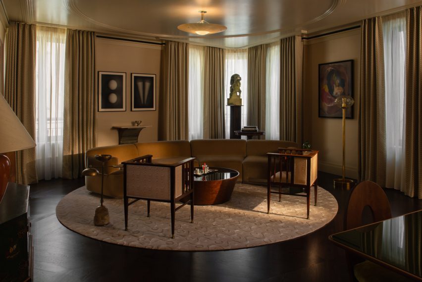 Living room of 60 Curzon with circular rug
