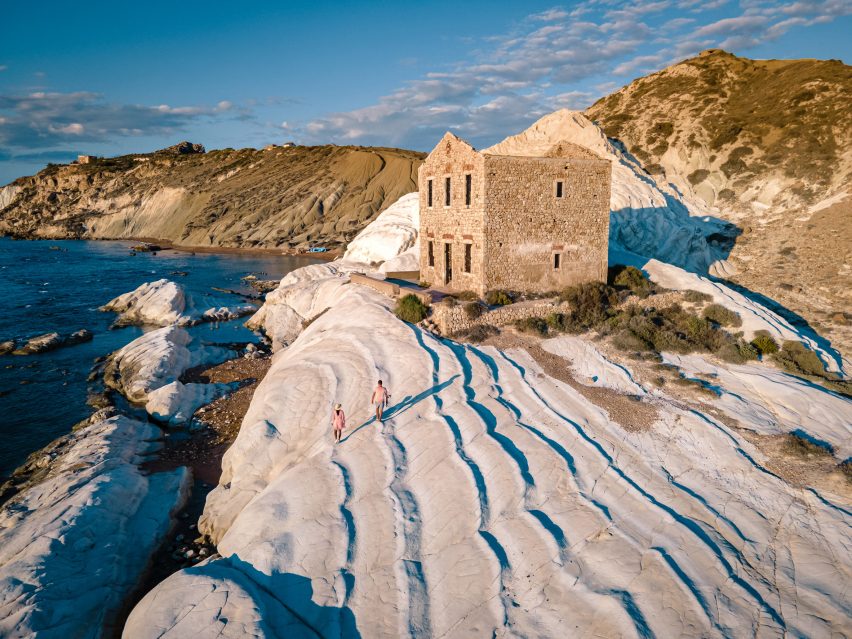 Photo of abandoned house in Punta Bianca, Sicily