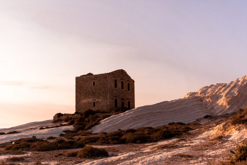 Photo of abandoned house in Punta Bianca, Sicily
