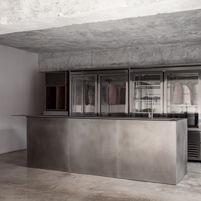 The Ark T5 kitchen is made of stainless steel