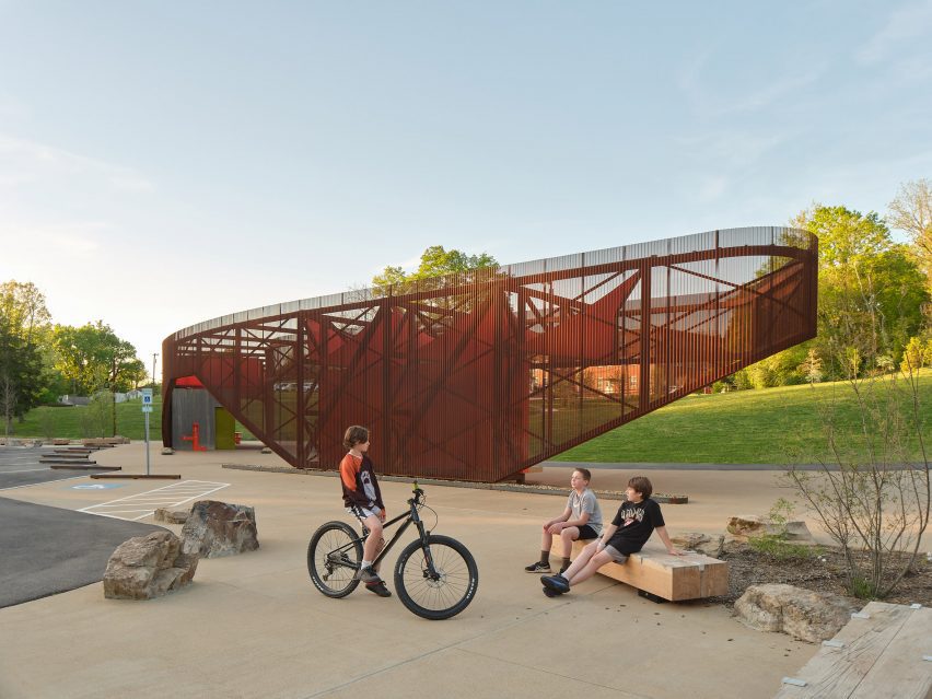Steel cantilvered pavilion in Tennessee park