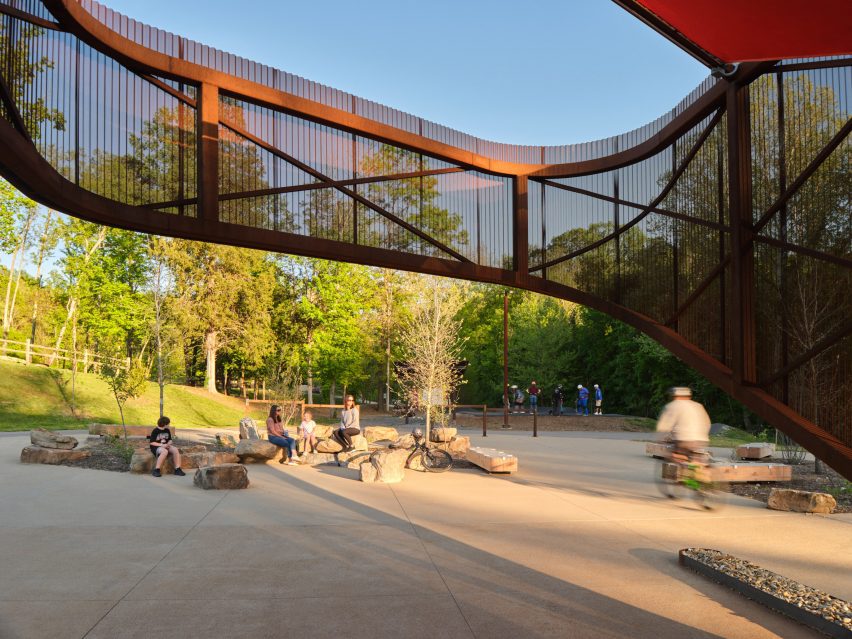 Steel cantilvered pavilion in Tennessee park