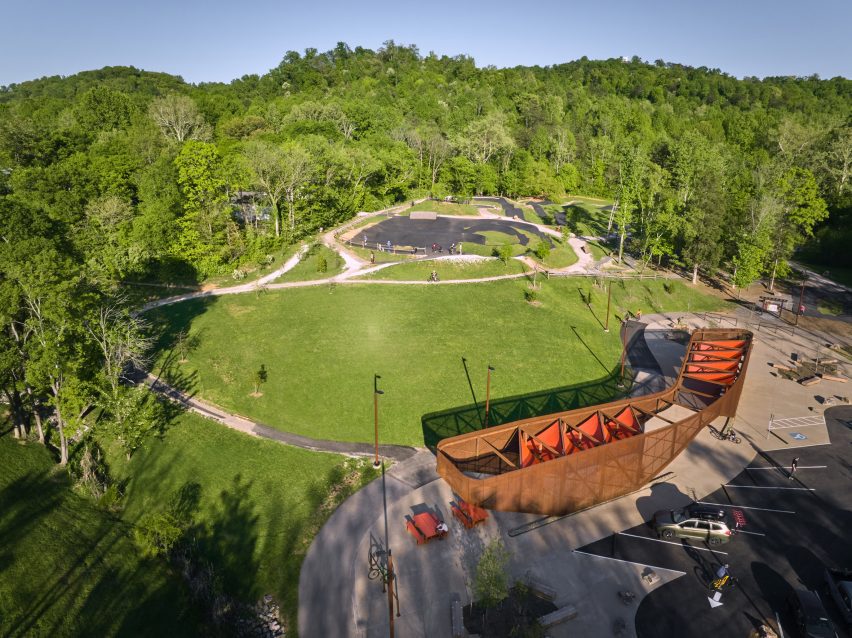 Steel cantilvered pavilion in Tennessee park