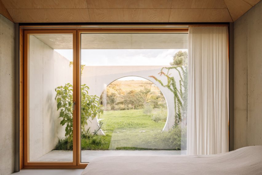 House in Serra by Cimbre