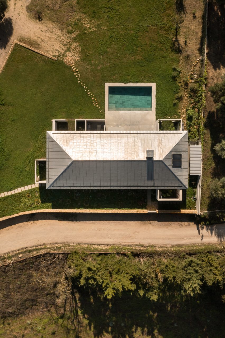 House in Serra by Cimbre