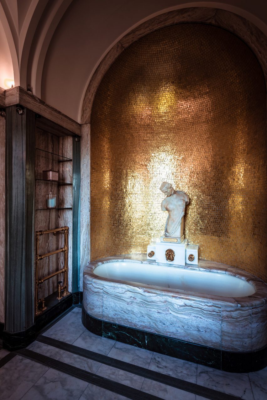 Virginia Courtauld's ensuite bathroom