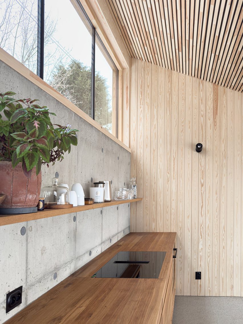 Folly Fair Hill annexe by Rever & Drage