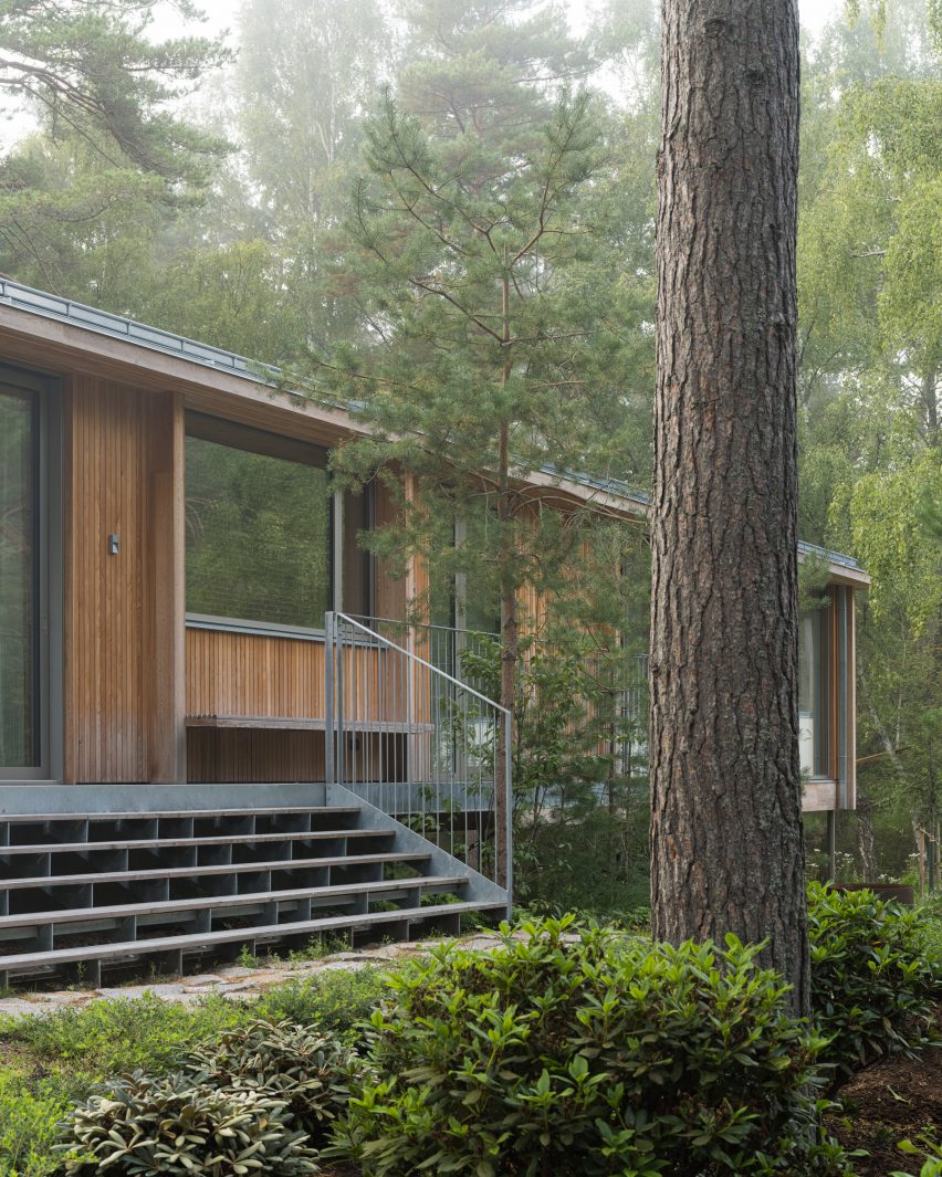 View towards entrance of holiday home by Johan Sundberg Arkitektur