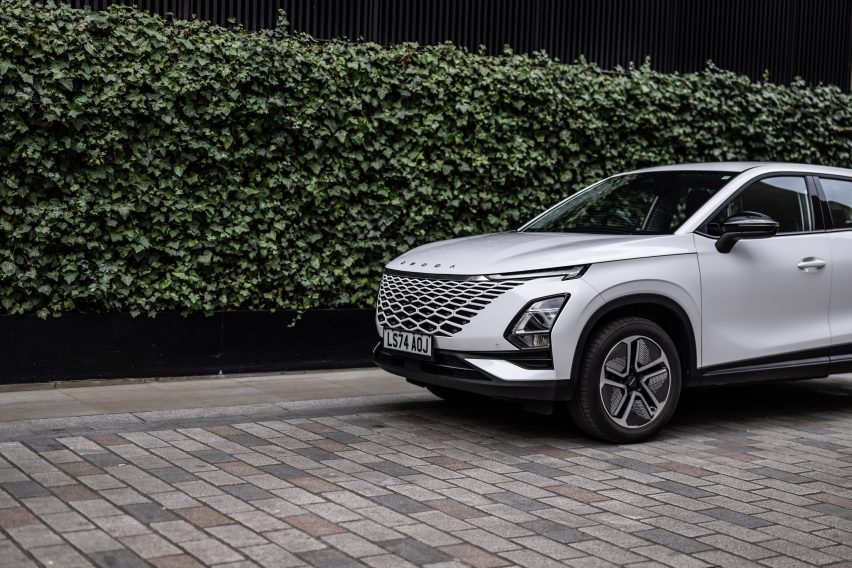 Omoda E5 in silver