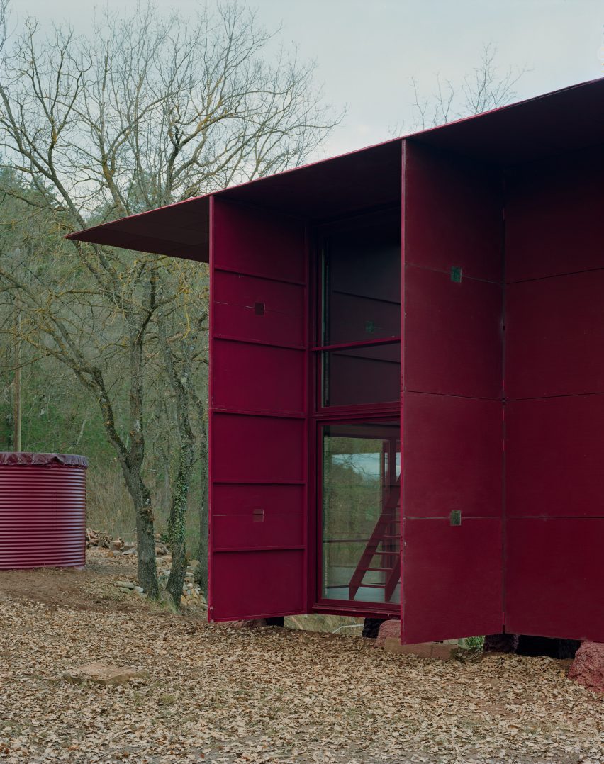 Wooden holiday home by Test and Prefab House Changeover
