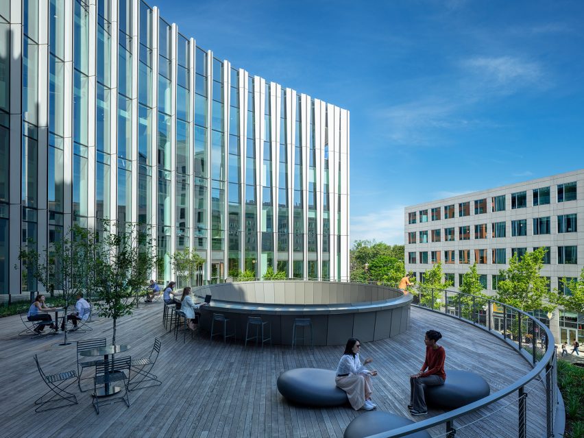 Doughnut-shaped terrace