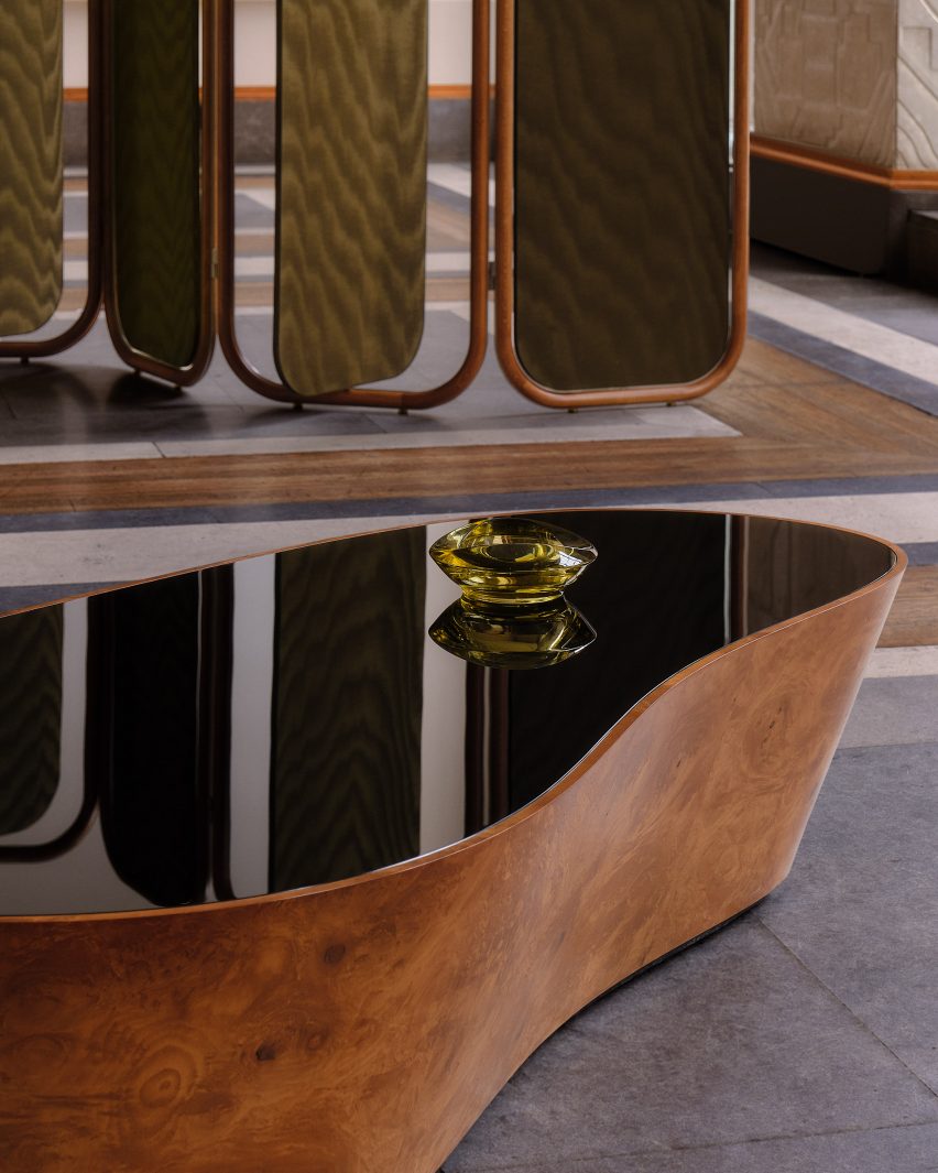 Table with glass tabletop and rounded shape