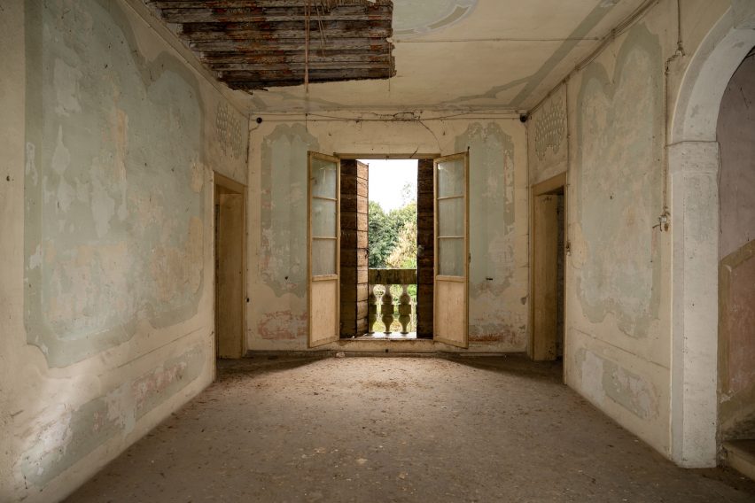 A photograph of the inside of an abandoned stone villa.