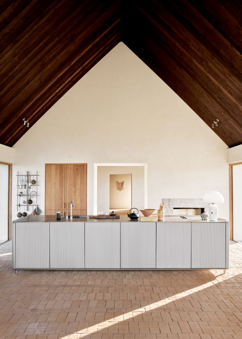 V3 modular kitchen by Vipp