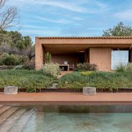 Photo of pool with surfaces by Florim