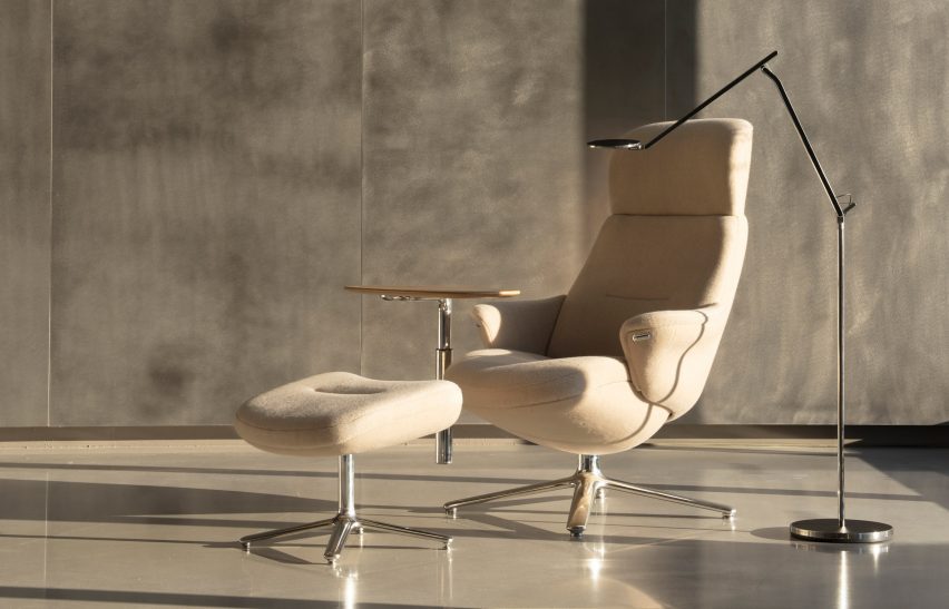 Diffrient lounge chair by Niels Diffrient for Humanscale