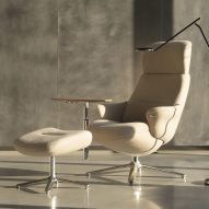 Diffrient lounge chair by Niels Diffrient for Humanscale
