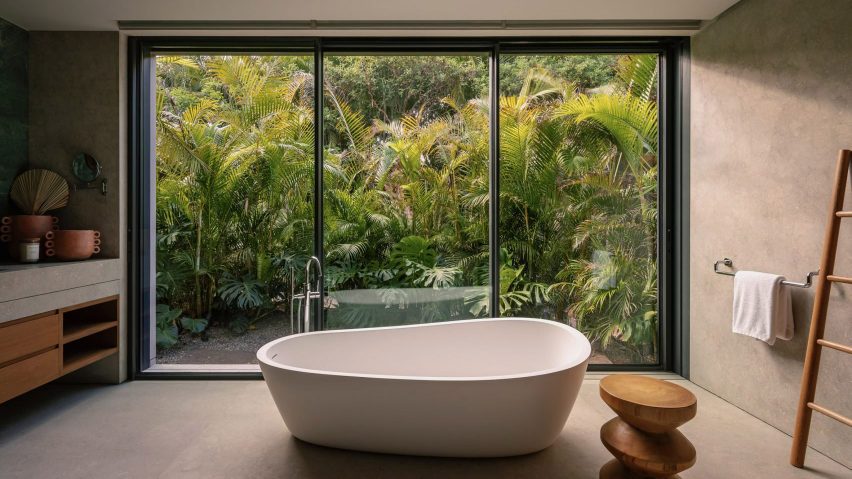 Freestanding bathtub in Casa Quinto Sol