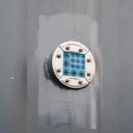 Metallic unit