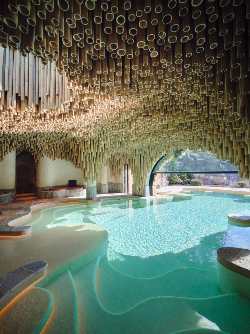 Spa area by Francis K&eacute;r&eacute; within Swiss home 