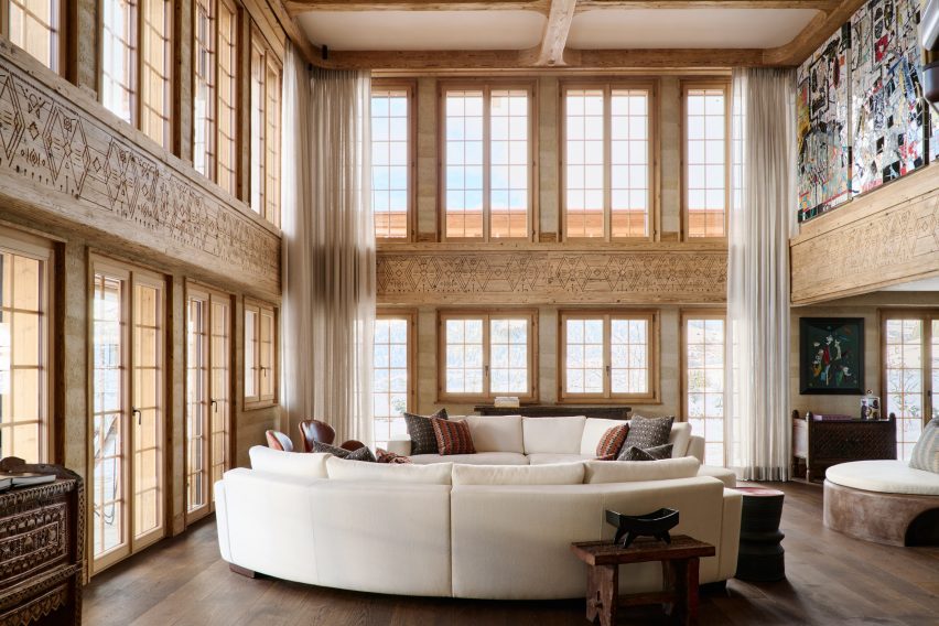 Living space within private residence by Francis K&eacute;r&eacute; and Nachson Mimran