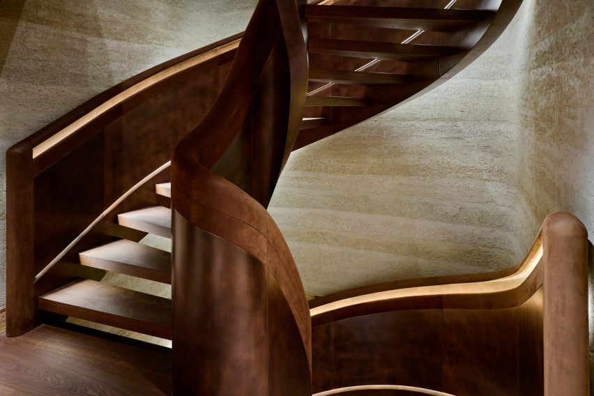 Liquid metal staircase deigned by Francis K&eacute;r&eacute; 
