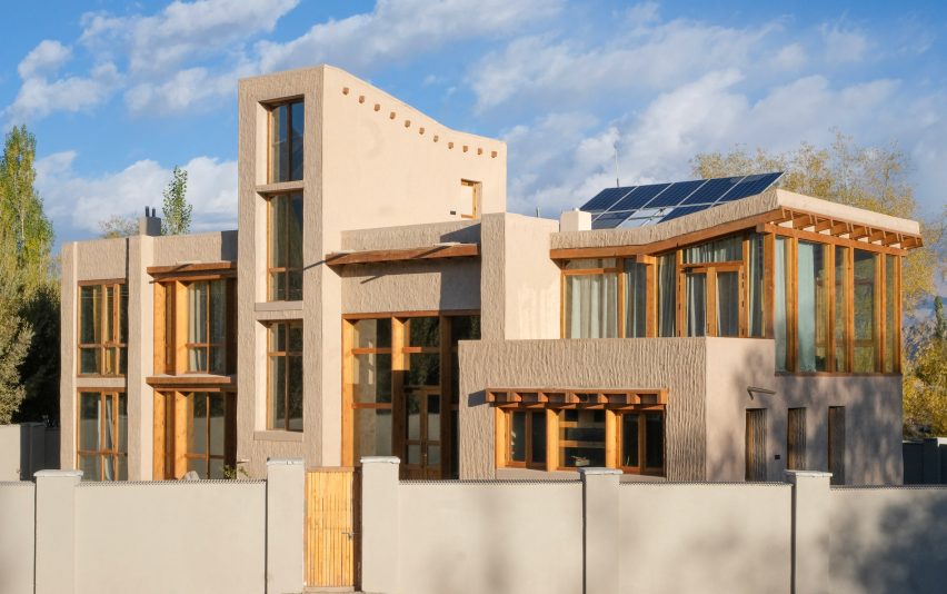 Gulzar's Residence by Field Architects