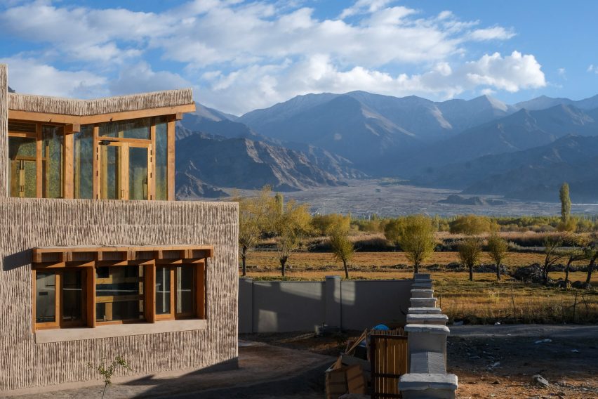 Gulzar's Residence by Field Architects