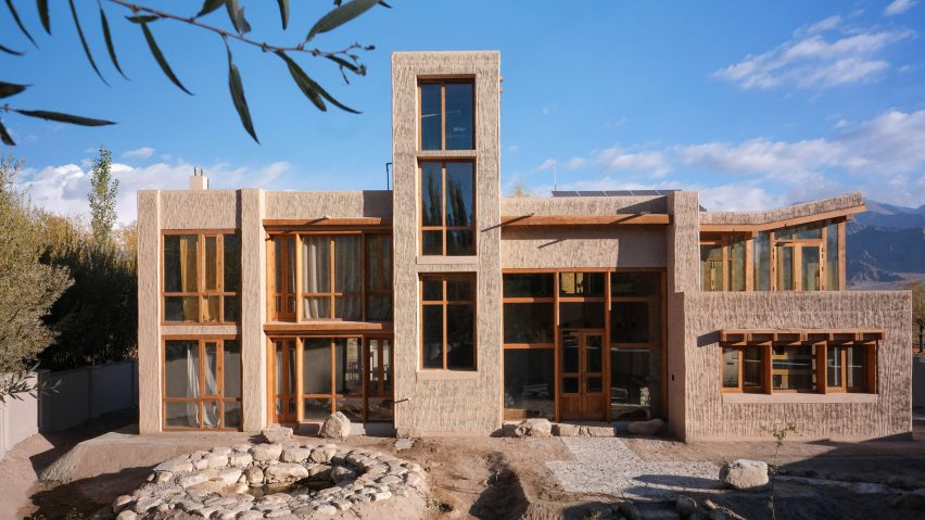 Gulzar's Residence by Field Architects