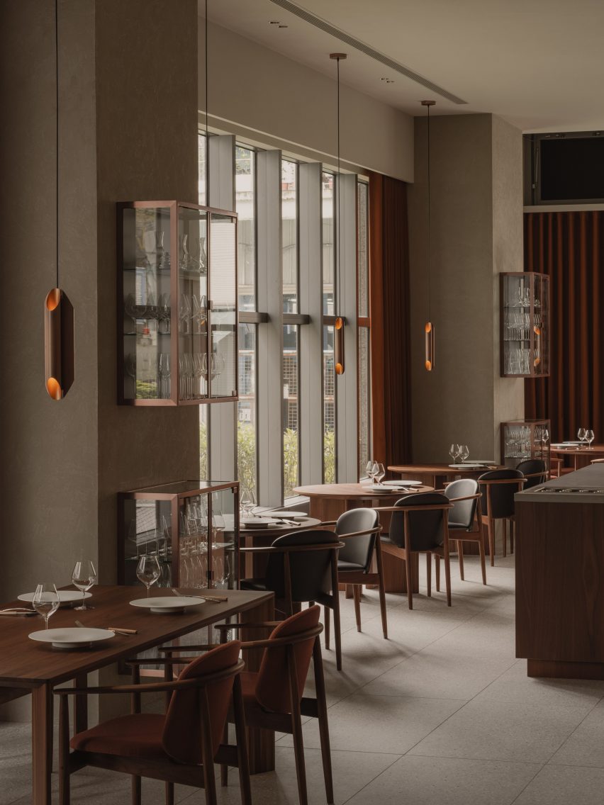 High ceilings in Logy restaurant
