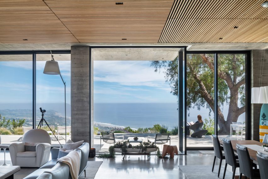 Floor-to-ceiling glazing