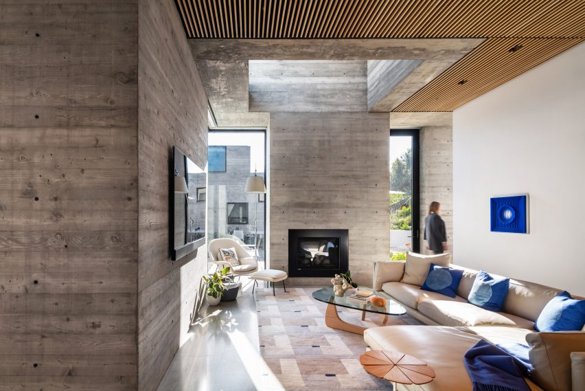 Board-marked concrete walls